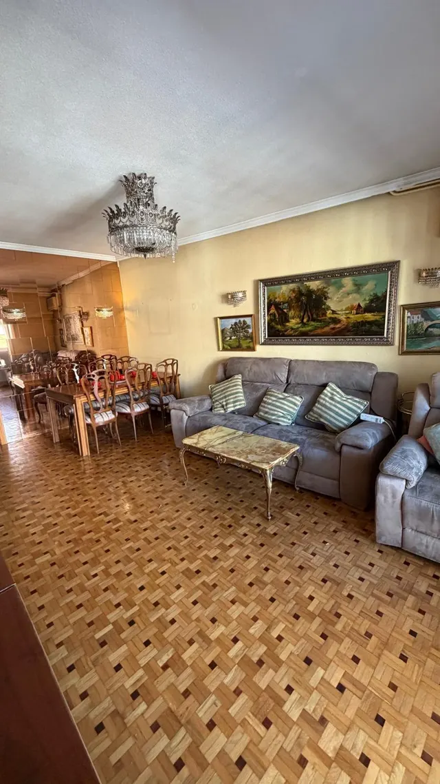Oportunidad en calle alcala, piso de 3 dormitorios, 2 salones, 2 baños, terraza y ascensor. — 11