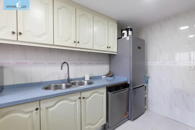 Casa independiente con piscina en La Zubia. — 11