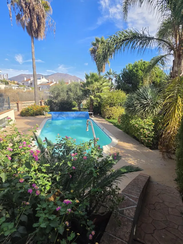 se vende chalet en casares golf — 38