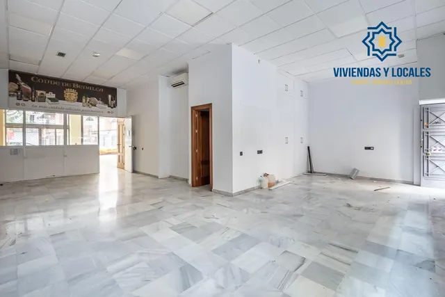 LOCAL COMERCIAL EN ARABIAL JUNTO HIPERCOR — 5