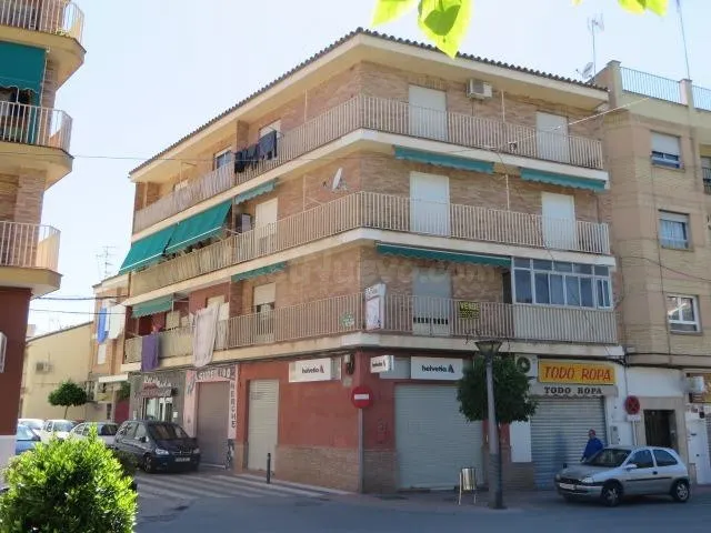 Se vende Piso OKUPADO en Calle Garcia Lorca 2 Peligros, (Gra