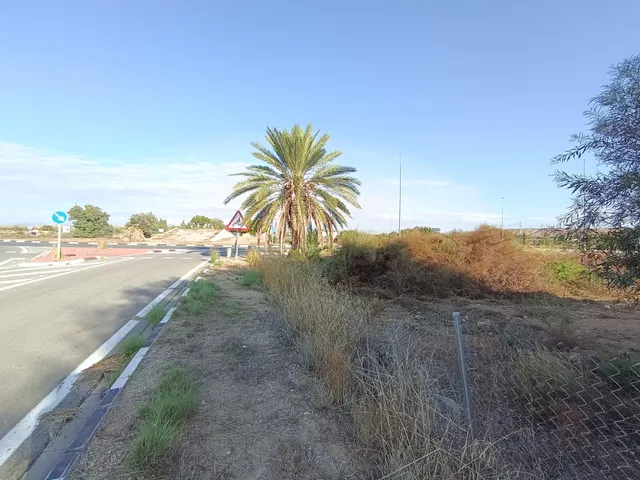 Parcela de 7.677 m2 fachada a carretera via parque Alicante - Elche — 10