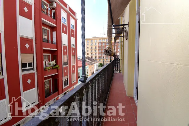 ¡reformado! luminoso con balcón y trastero en el cabanyal — 7