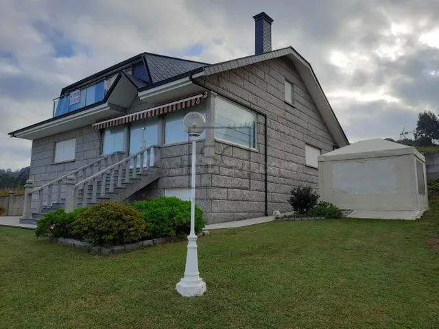 MAGNIFICO CHALET INDIVIDUAL CON PISCINA Y JARDIN EN VALDOVIÑ
