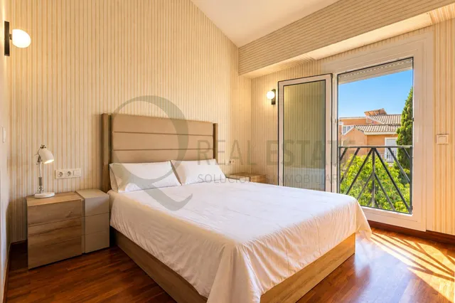 Chalet independiente a 100 m del mar con jardín y piscina en Cabo de las Huertas. — 50