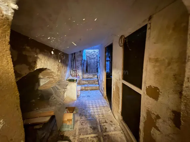 CASA EN EL CENTRO CON MUCHAS POSIBILIDADES — 3