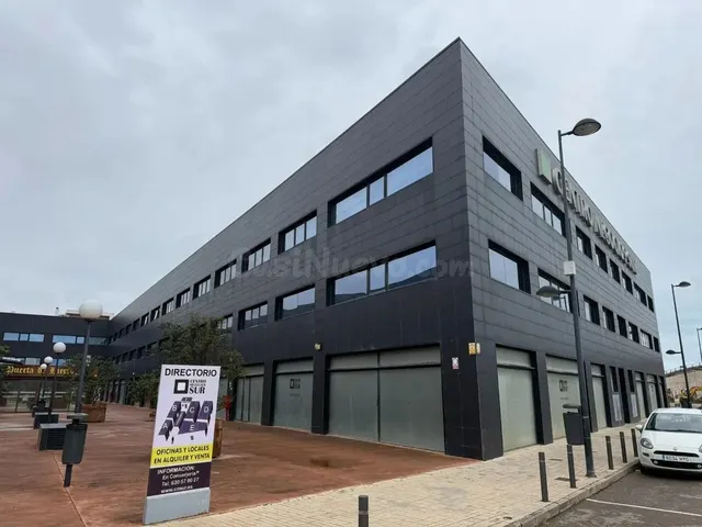 Exclusivo Local Comercial en el Centro de Negocios Sur - Ben - foto 5