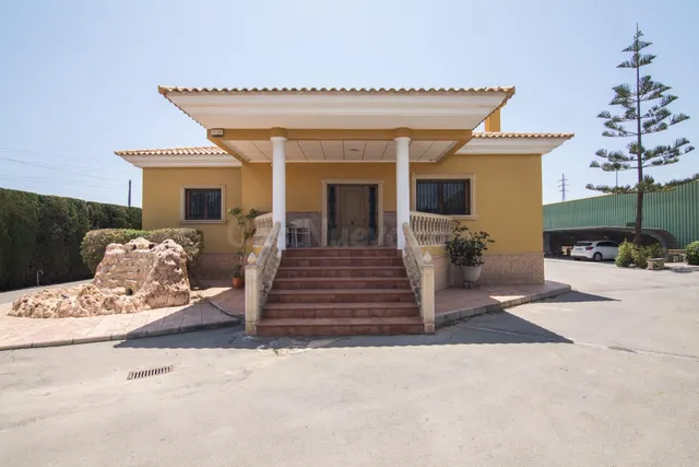 ESPECTARCULAR CAMPO CON 3 construcciones - foto 4