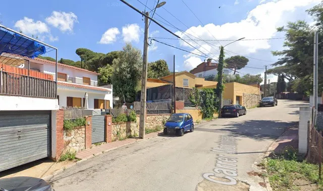 VENTA DE CASA OKUPADA EN Montnegre 21 de Dosrius, Barcelona. — 2