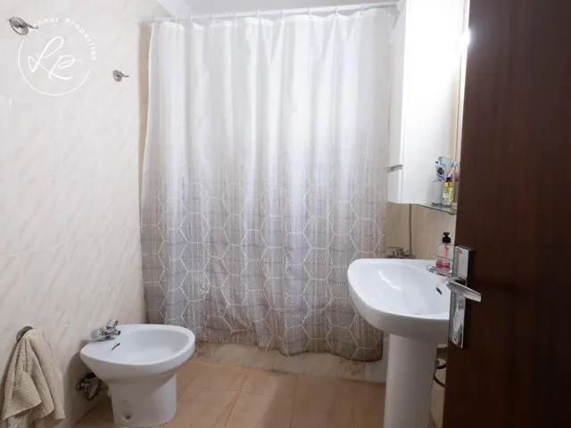 Oportunidad Única de Inversión en Garriguella : Edificio Residencial con Local/Garaje y Rentabilidad Inmediata — 12