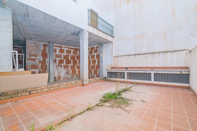 LOCAL EN BRUTO EN OGÍJARES CON POSIBILIDAD DE CAMBIO DE USO A VIVIENDA — 14