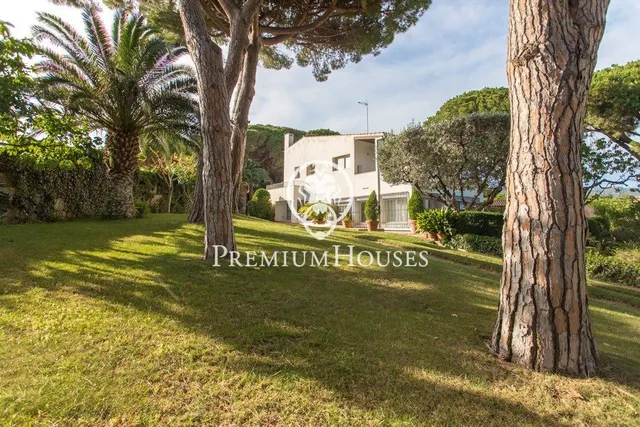 Casa en venta con piscina en Sant Andreu de Llavaneres — 43