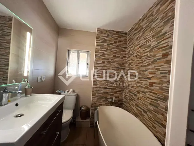 Piso reformado en Bda. Los Ángeles - Barrio Alto — 10