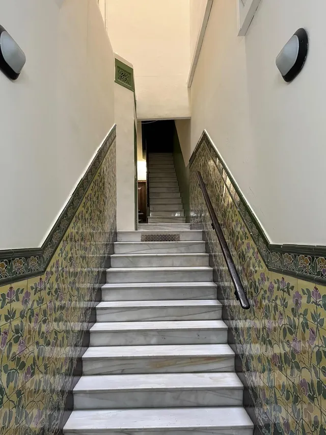 Descubre tu próximo hogar en Barcelona en calle Riera Alta — 9