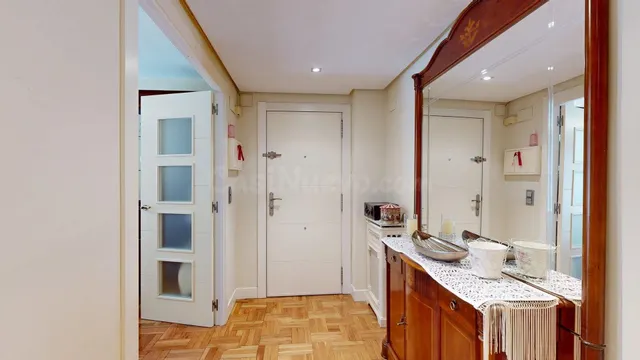 ¡ESPECTACULAR PISO REFORMADO CON GARAJE EN PLENA AV. CÉSAR A - foto 2
