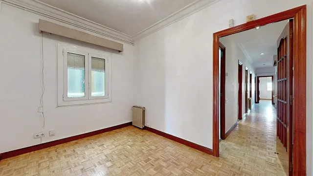 Vivienda en quinta planta con vistas panorámicas, luminosa, con 5 amplias habitaciones. — 18