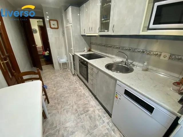 Se alquilan habitaciones, gastos pagados zona centro cerca de la Universidad Politécnica. — 8
