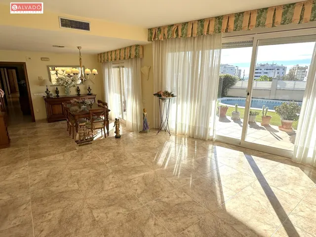 ¡CHALET ESQUINERO CON PISCINA PRIVADA Y VISTAS AL MAR EN EL MAS MEL! — 7