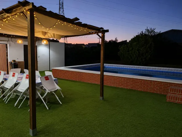 CASA CON TERRENO EN LA QUEMADAS A TAN SOLO 7 MINUTOS DE CÓRD