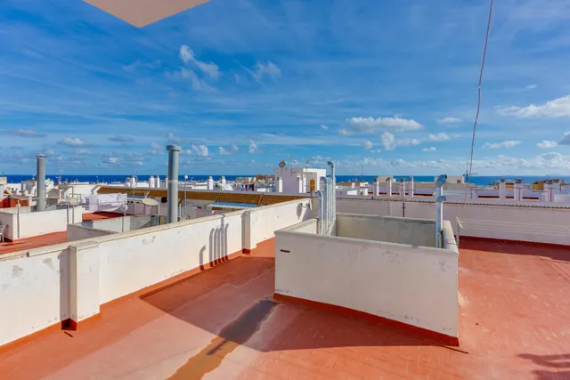 ☀️ ¡Tu nuevo hogar te espera! Piso reformado y luminoso con piscina comunitaria en una ubicación céntrica — 19