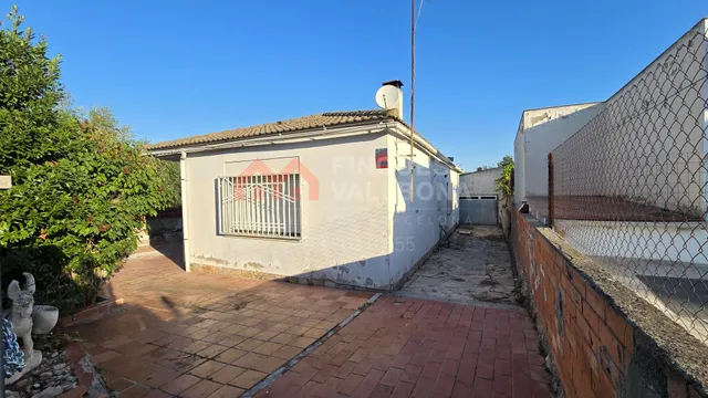 CASA CON TERRENO PARA REFORMAR EN LA TORRE DE CLARAMUNT – - foto 3
