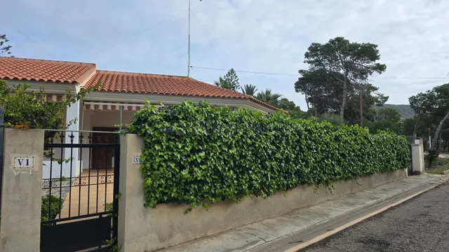 Chalet independiente con gran parcela, jardín y amplias zonas exteriores — 19