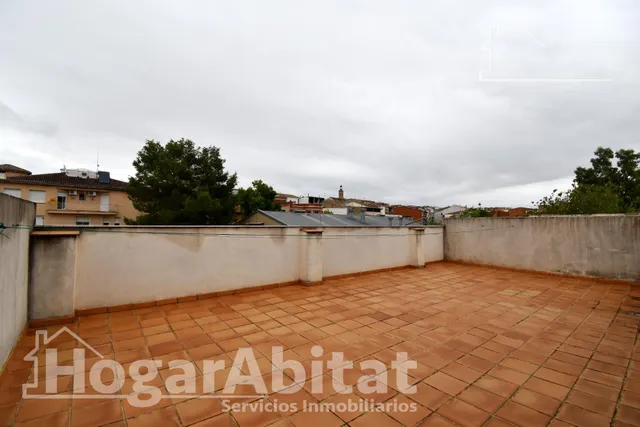 Muy amplio y esquinero con garaje y ascensor, todo amueblado y cerca del centro — 15