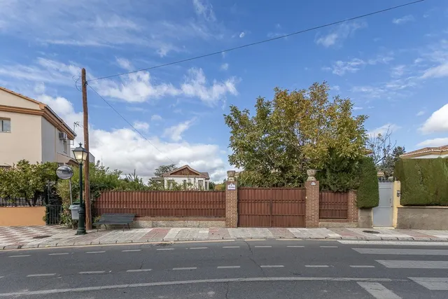 Gran casa con parcela y piscina en Cájar — 36