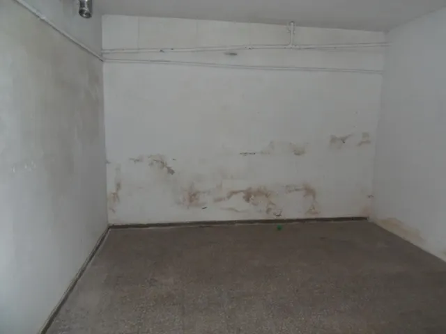 LOCAL ACONDICONADO  DE 400MTRS NECESITA REFORMAS SE DA CARENCIA, BIEN SITUADO  ES PLANTA SEMI SOTANO, CON OFICINAS Y BAÑOS, ZONA LA PAZ — 7