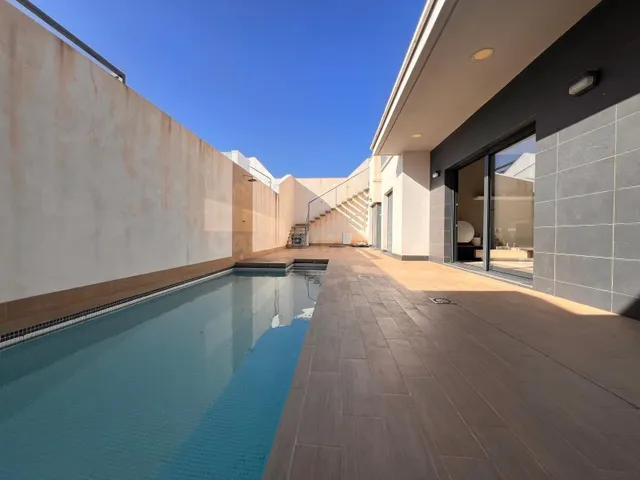 Villa moderna seminueva con piscina privada en Altos de Cabo - foto 5