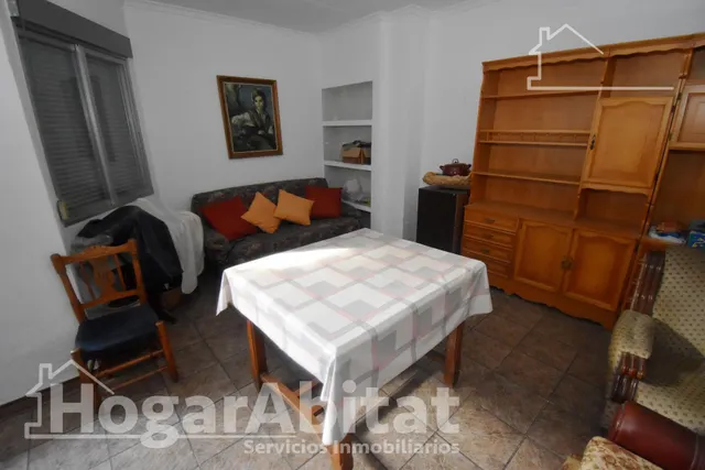 ¡Hazla a tu gusto! Gran casa para reformar con terraza y balcón, cerca del ayuntamiento — 36