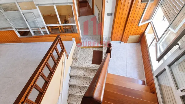 Casa de tres plantas con terraza y garaje amplio cerca del pazo de bentraces — 23