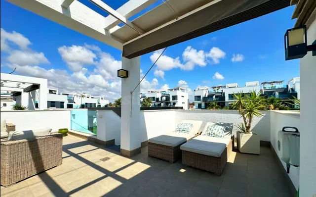 Se vende ático de 2 dormitorios en la primera planta con solárium privado en Oasis Beach XII, El Raso, Guardamar del Segura — 34