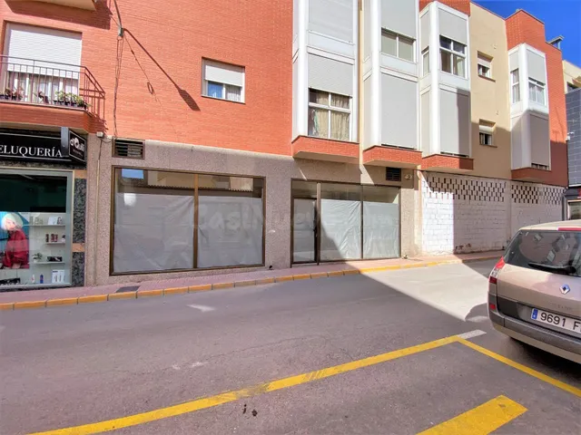 Se alquila local comercial