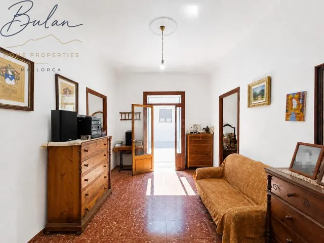 Casa de pueblo a reformar con 442 m2, gran garaje, terraza y - foto 2