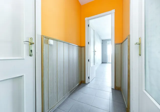 Piso de 3 dormitorios y 2 baños, con cochera. VIVIENDA DE VPO, junto al Parque de Bomberos. — 6