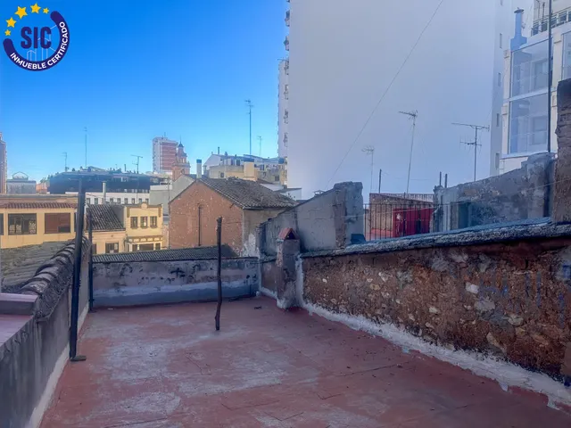 Casa de planta baja y dos alturas en el centro de Castellón, zona Tascas, junto a Fadrell, Borrull ideal para restauración o para vivienda. — 31