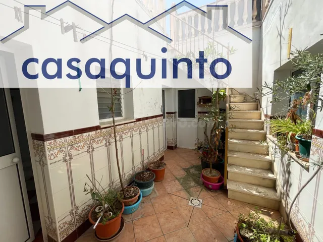 Amplia casa adosada en Lantejuela con patio, cochera y terra - foto 4