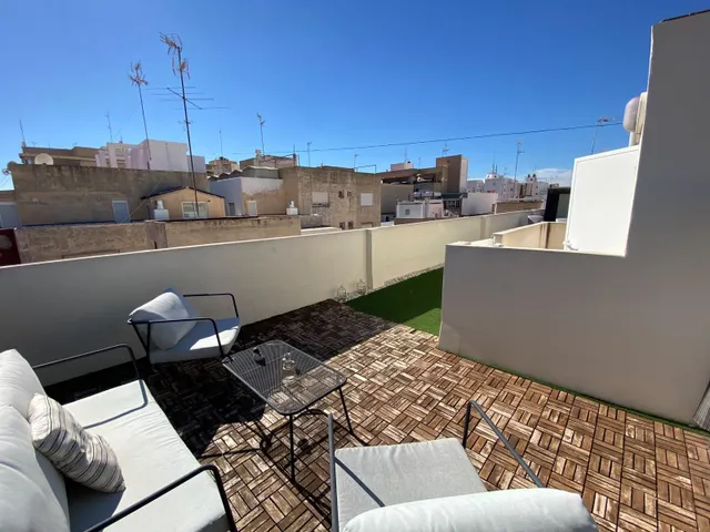 Ático de 3 Dormitorios y 2 Baños con Terraza privada en zona - foto 3