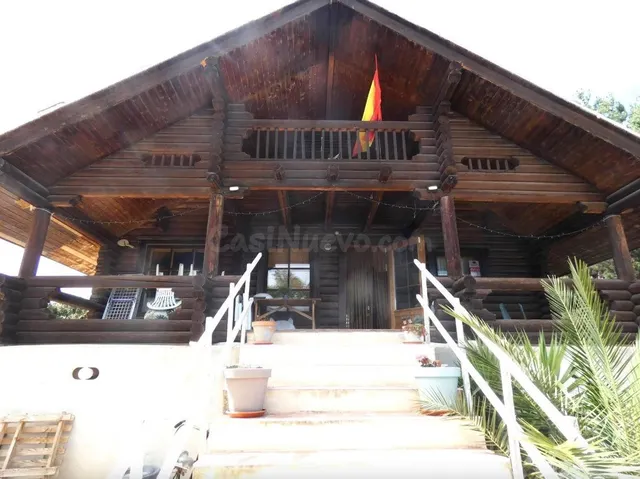Se vende hermosa casa de madera en El Paraje de Molina de Se