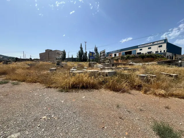 SOLAR URBANIZABLE DE USO INDUSTRIAL. — 3
