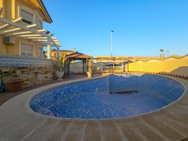 ¡Descubre la Exclusividad y el Lujo Mediterráneo en Esta Impresionante Villa en Esquina - Torrevieja — 11