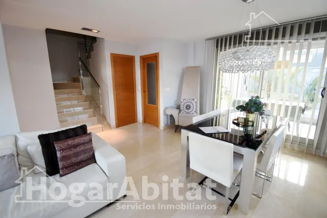 PRECIOSO ADOSADO PAREADO CON PISCINA, 3 TERRAZAS Y BARBACOA  JUNTO AL PUERTO — 9