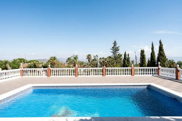 CHALET INDEPENDIENTE DE UNA SOLA PLANTA CON PISCINA - foto 4