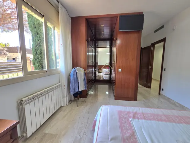 Casa impecable con privacidad, piscina y vistas panorámicas — 34