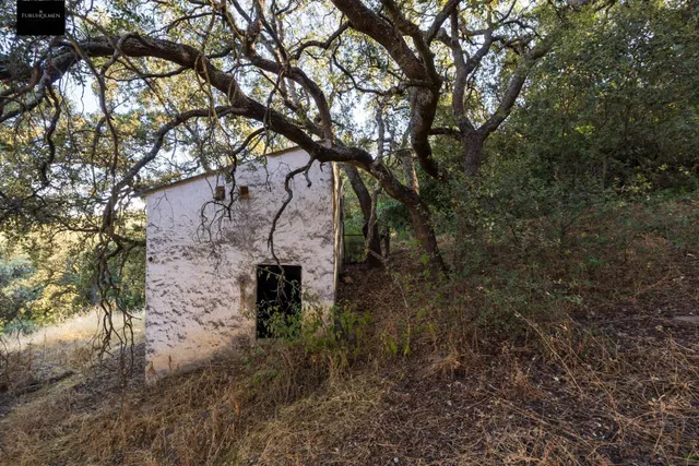 En uno de los pueblos más bonitos de España, finca ideal para rehabilitar y usar como alojamiento turístico — 19