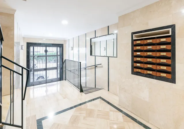 ¡Oportunidad única! Ático de 4 dormitorios y 2 baños con gran terraza frente al Colegio Agustinos (Arabial) — 4