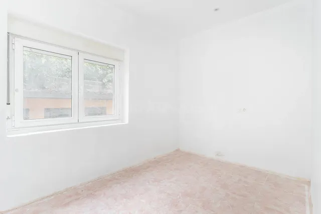 Piso de 3 habitaciones y 1 baño semireformado - foto 5