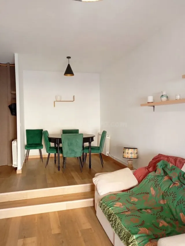 Piso reformado de 100 m2 con patio privado en Calle Barrio N - foto 3