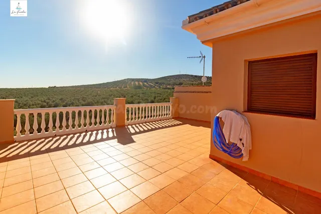 CHALET ADOSADO EN ALQUILER EN ARCHIDONA - foto 4